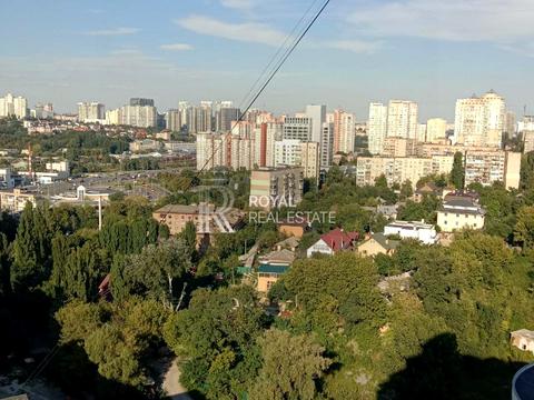 комерційна за адресою Київ, Голосіївська вул., 61