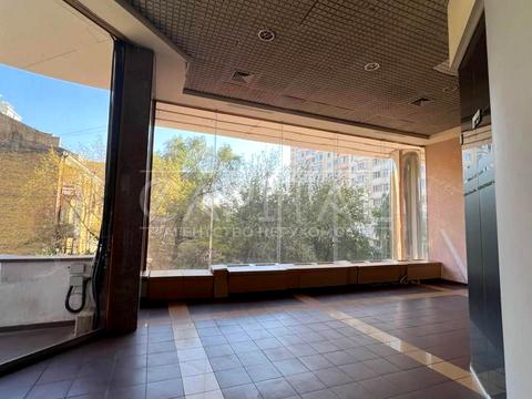 комерційна за адресою Жилянська вул., 59