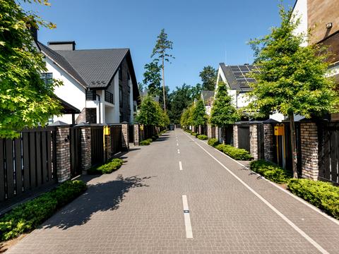 дом по адресу вул. Коновальця, 49