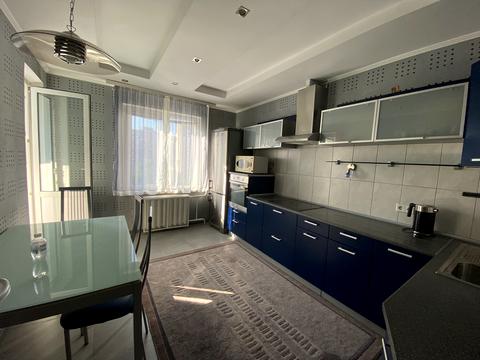 квартира за адресою Анни Ахматової вул., 37