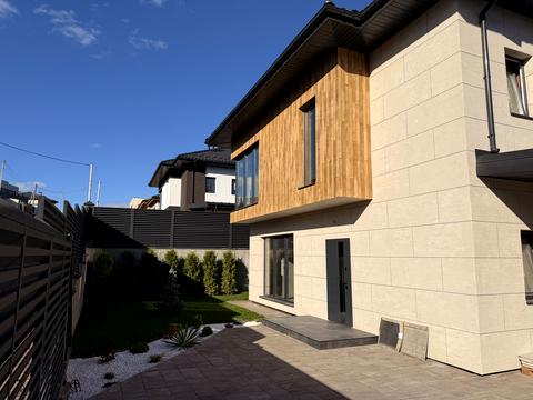 будинок за адресою Погребного вул., 1