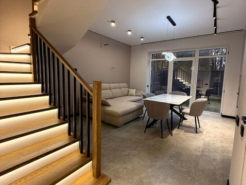 будинок за адресою Сім'ї Шкарівських вул.