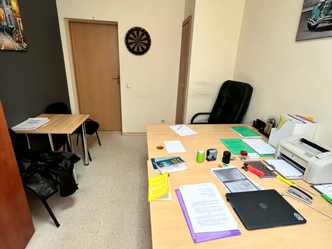 комерційна за адресою Левка Лук'яненка вул. (Маршала Тимошенка), 2/4