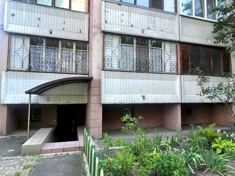 комерційна за адресою Автозаводська вул., 43