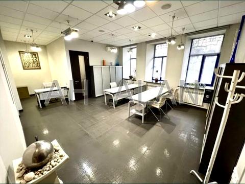 комерційна за адресою Микільсько-Ботанічна вул., 3