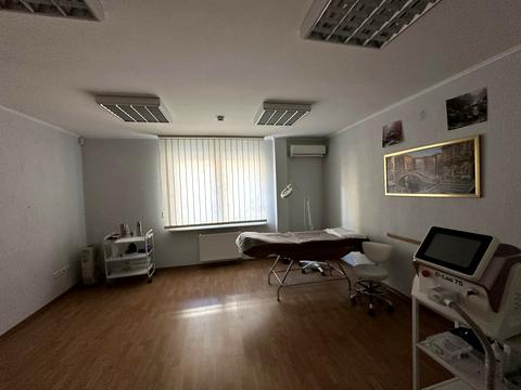 комерційна за адресою Дарницький бульв., 8