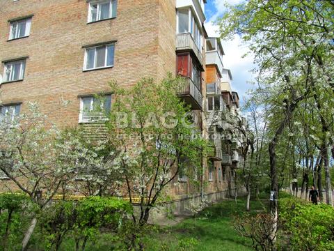 комерційна за адресою Дегтярівська вул., 28