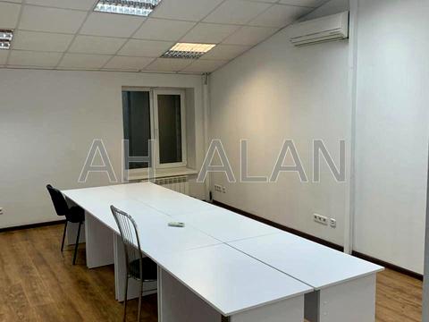 комерційна за адресою Межигірська вул., 87-А