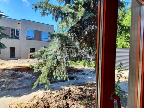 будинок за адресою Андрія Малишка вул. (Льва Толстого)