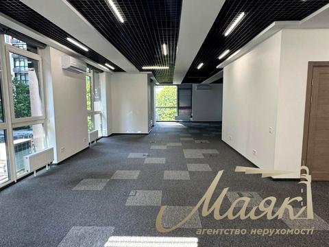 комерційна за адресою Джона Маккейна вул., 1