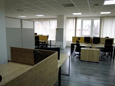 комерційна за адресою Кам'янецька вул., 1