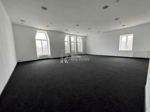 комерційна за адресою Музейний пров., 4