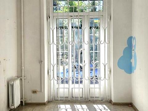 комерційна за адресою Металургів просп., 22