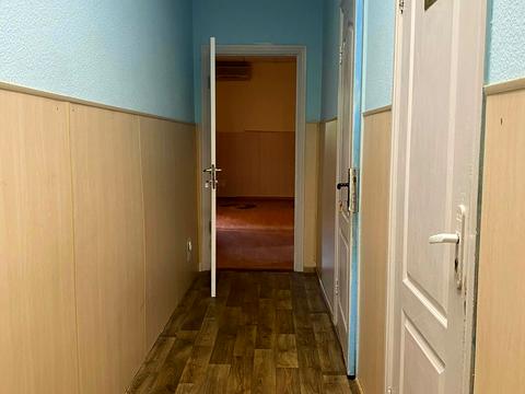 комерційна за адресою Черняховського вул., 16
