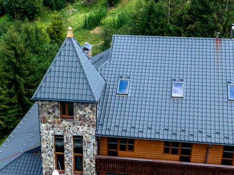 коммерческая по адресу Устияновича вул., 1