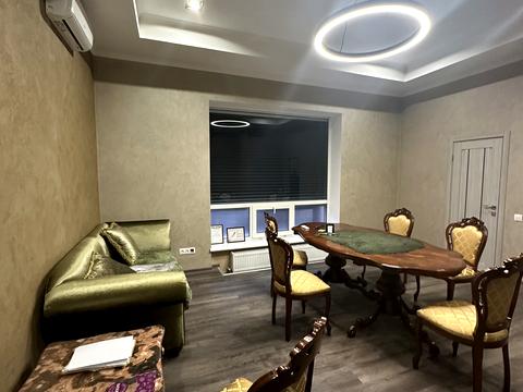 комерційна за адресою Середня вул., 10А