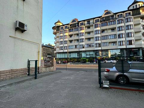 комерційна за адресою Богдана Хмельницького, 109
