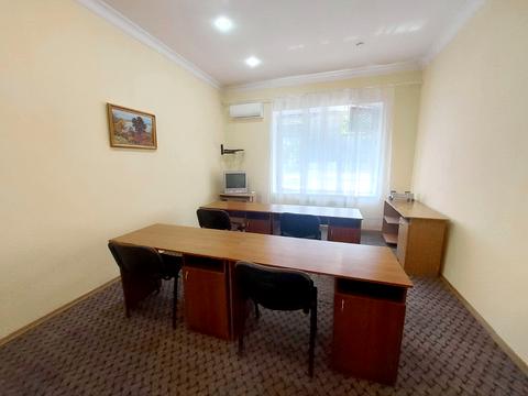 комерційна за адресою Інститутська вул., 22/7