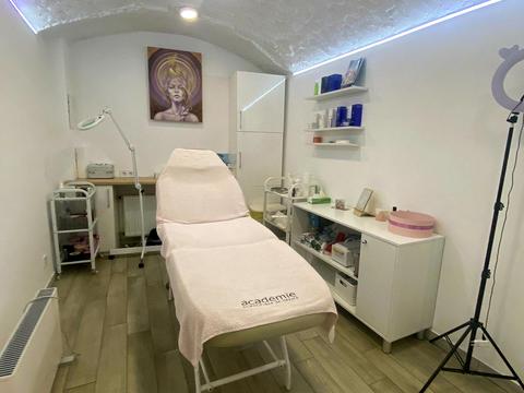 коммерческая по адресу Івана Франка, 109