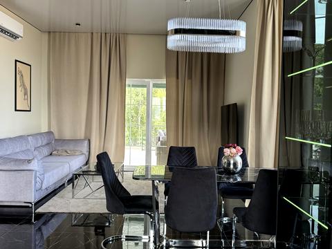 дом по адресу феодосійська, 5