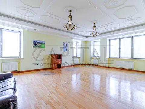 комерційна за адресою Липська вул., 10