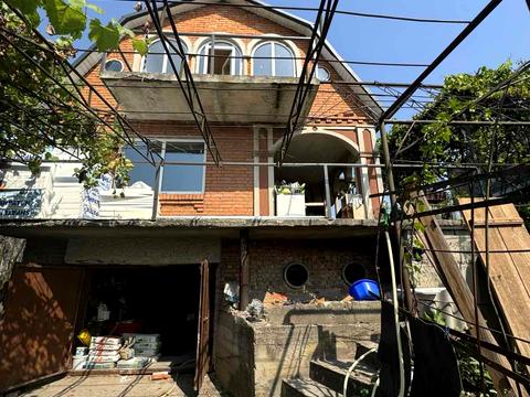будинок за адресою Центральна, 9