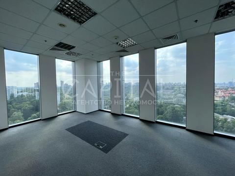 комерційна за адресою Миколи Амосова вул., 12