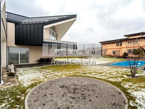 будинок за адресою Вишнева вул.