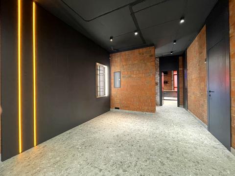 комерційна за адресою Джона Маккейна вул. (Івана Кудрі), 1