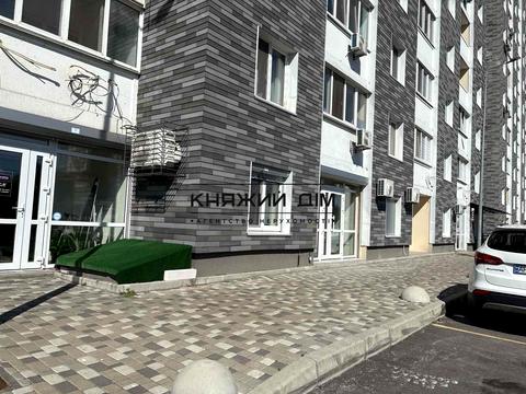 комерційна за адресою Ревуцького вул., 54