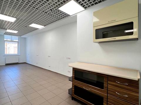 комерційна за адресою Володимирська вул., 40
