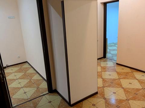 комерційна за адресою Кропивницького вул., 18