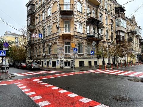 коммерческая по адресу Рейтарська, 18