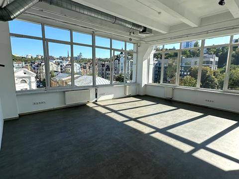 комерційна за адресою Верхній Вал вул., 2