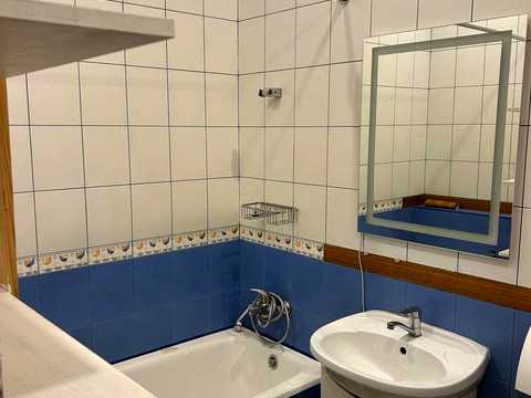 комерційна за адресою Тарасівська вул., 14
