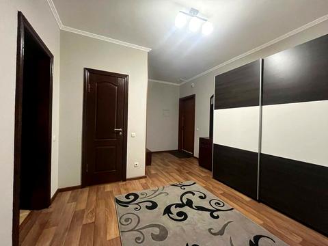 квартира за адресою Анни Ахматової вул., 18