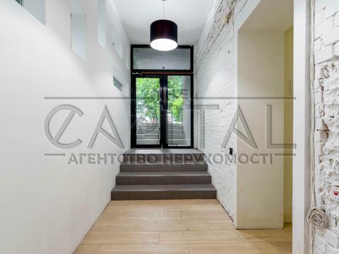 комерційна за адресою Джона Маккейна вул. (Івана Кудрі), 7-А