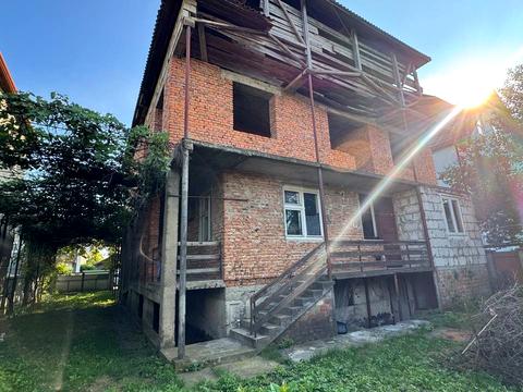 будинок за адресою Доманці