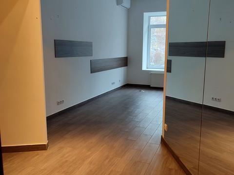 комерційна за адресою Миколи Грінченка вул., 4в