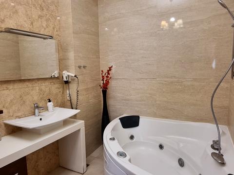квартира за адресою Заньковецької вул., 4
