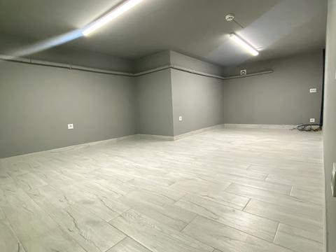 комерційна за адресою Шептицького вул., 100Б