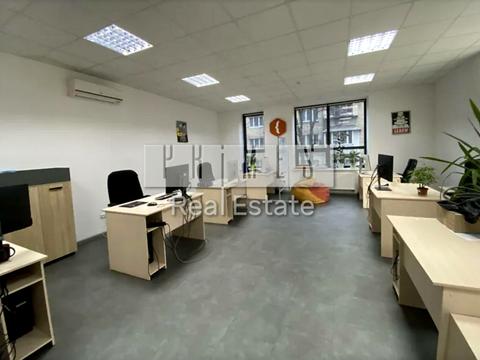 комерційна за адресою Красилівська вул., 5