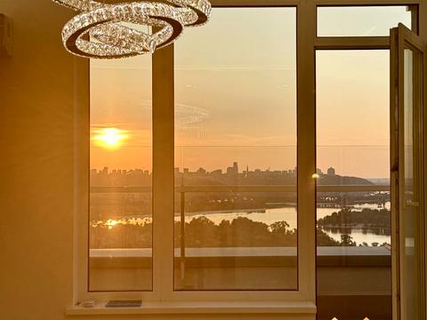 квартира за адресою Дніпровська набережна вул., 18-Б