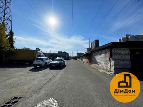 паркомісце за адресою Полярна вул., 19