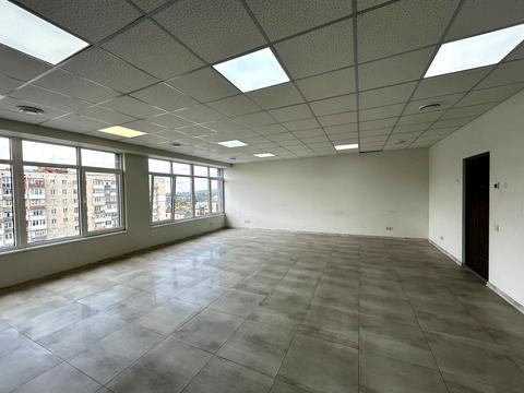 комерційна за адресою Кам'янецька вул., 23