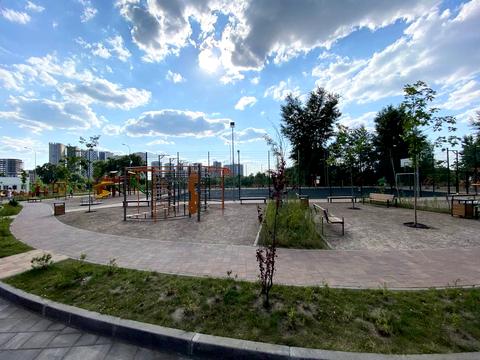 комерційна за адресою Дніпровська набережна вул., 16-Г