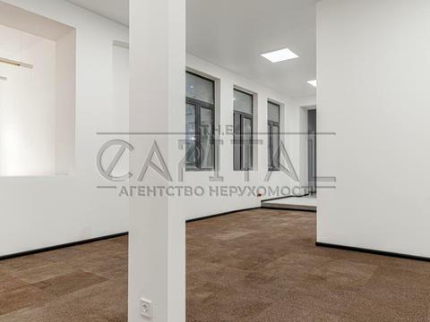 комерційна за адресою Володимирська вул., 4