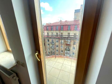 комерційна за адресою Крутий узвіз, 1