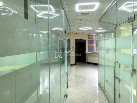 комерційна за адресою Лесі Українки бульв., 7-Б