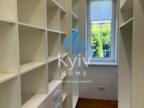 дом по адресу вул. Велика Набережна